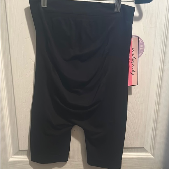 Motherhood Maternity Black Support Shorts - Picture 4 of 8